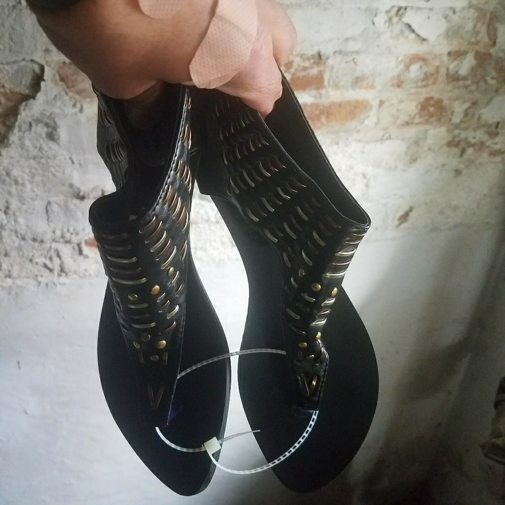 Sandals - Picture 2 of 3